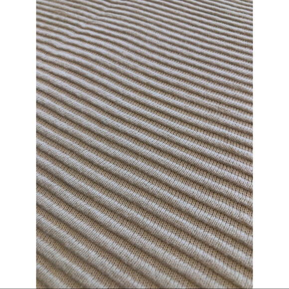 Forever 21 Cream Sweater - Picture 3 of 14